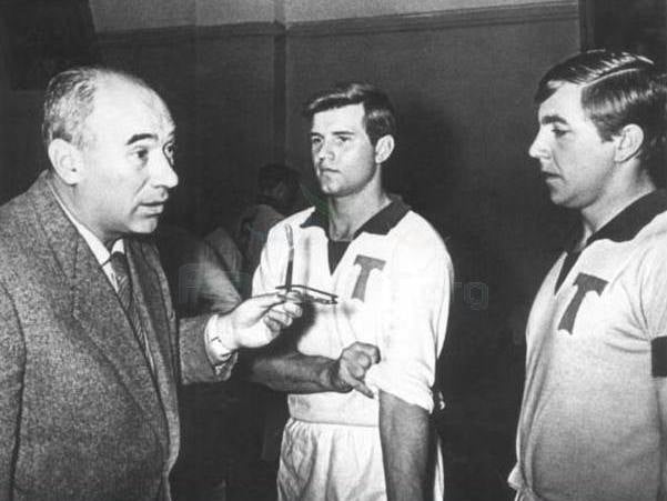 Советский тренер, который менял футбол. Он изобрел прессинг и первым в Европе перешел на 4-4-2 - Апдейт - Блоги - Sports.ru