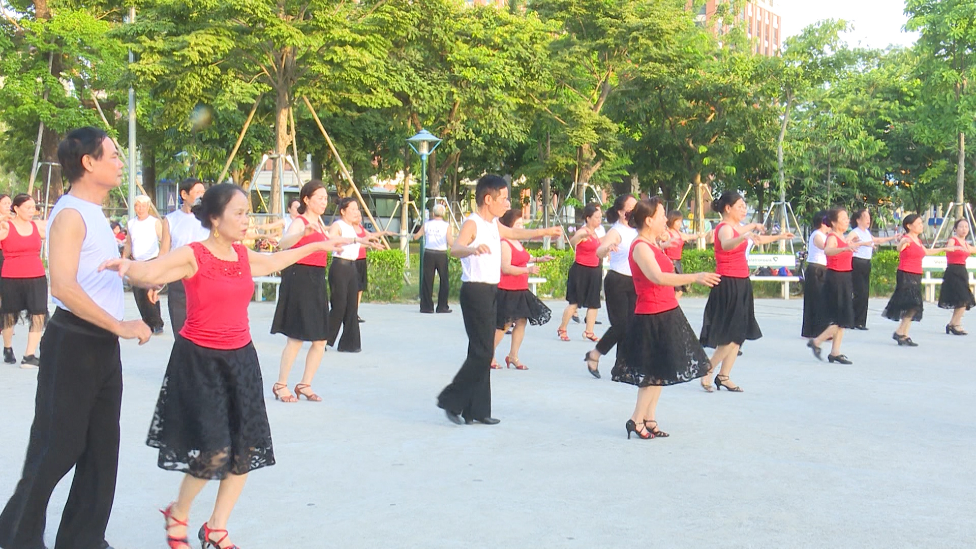 CLB khiêu vũ Minh Phụng hoạt động vì cộng đồng - Đài Phát Thanh và Truyền Hình Thái Bình